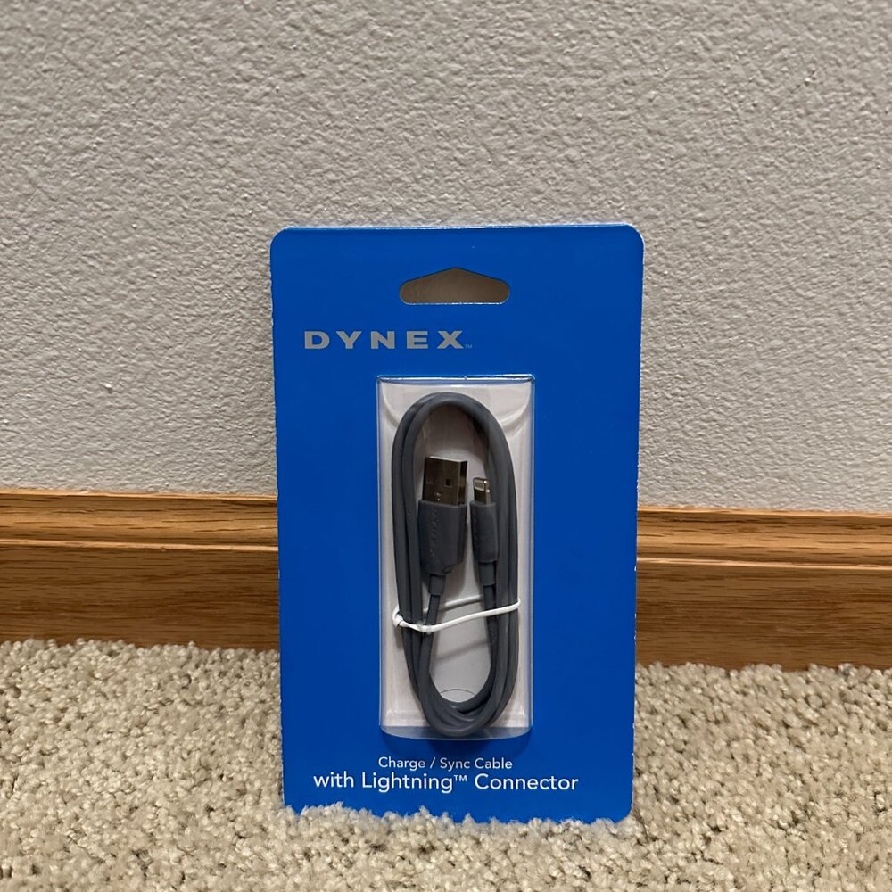 Dynex Charge / Sync Cable with Lightning Connector NWT